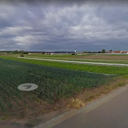 Apartamento Complete Peacefully Situated Near The Airport Núremberg