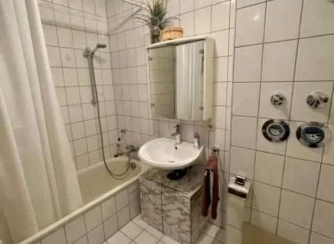 Complete Peacefully Situated Near The Airport נירנברג