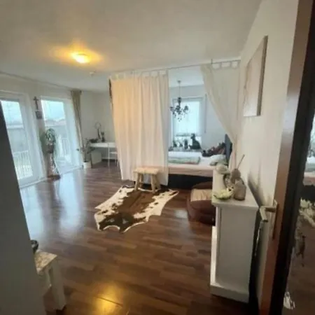 Complete Peacefully Situated Near The Airport דירה נירנברג