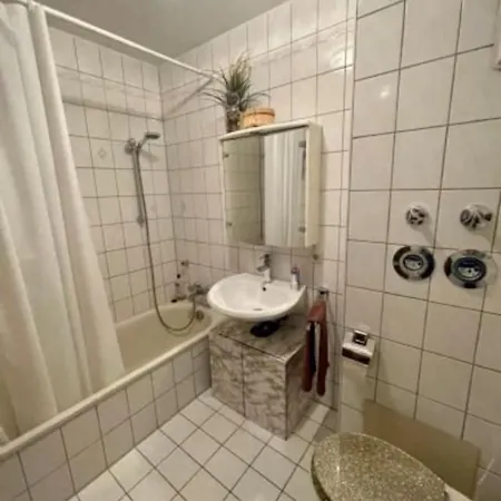 Complete Peacefully Situated Near The Airport נירנברג