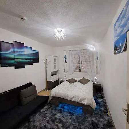 Complete Peacefully Situated Near The Airport דירה נירנברג